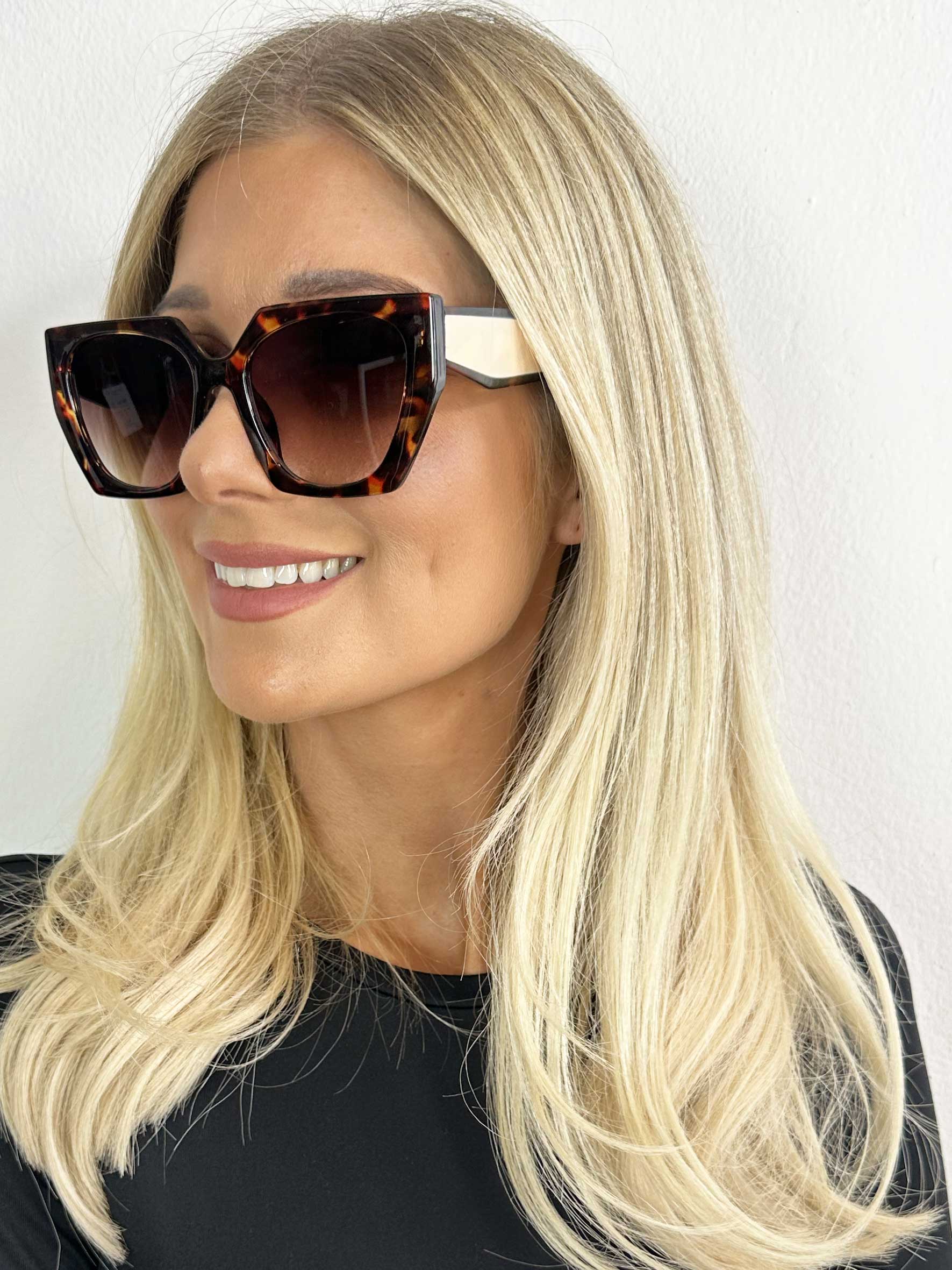 Blanka - Kantet solbriller i enkelt design